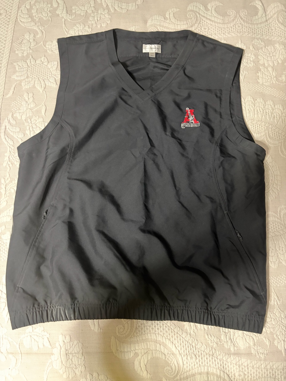 Cutter & Buck Black vest w/ pockets w/ embroidered logo Roll Tide U of Alabama